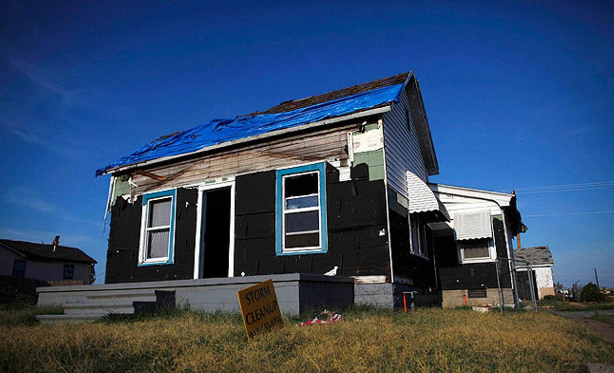 Una de les cases destruïdes pel tornado que va arrasar Joplin (Missouri, EUA) el maig passat i que va causar la mort de 160 persones. Els treballs de reconstrucció segueixen a la zona.