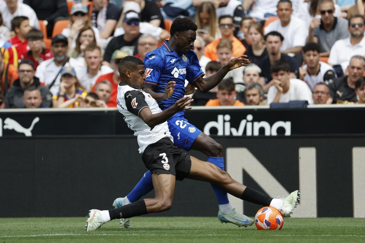 Mosquera y Coba da Costa, en el Valencia CF-Getafe de la temporada pasada.
