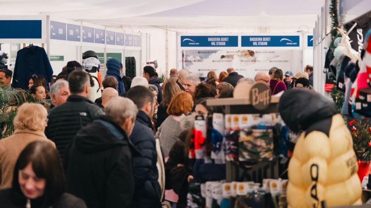Ambiente en una edición pasada de la feria de la nieve de Aller, Nevaria.