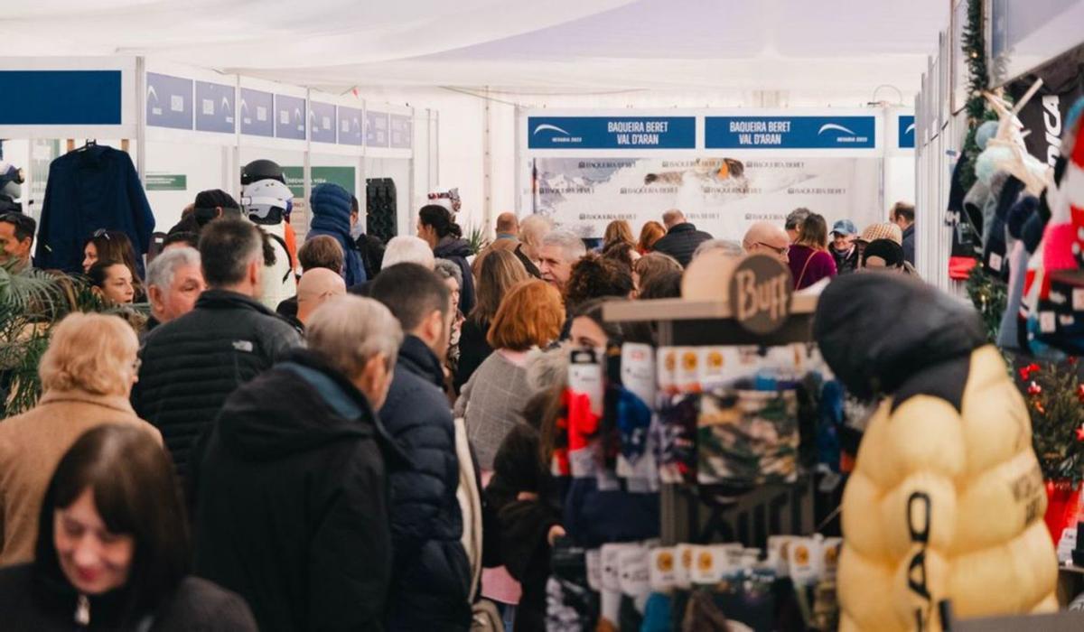 Ambiente en una edición pasada de la feria de la nieve de Aller, Nevaria.