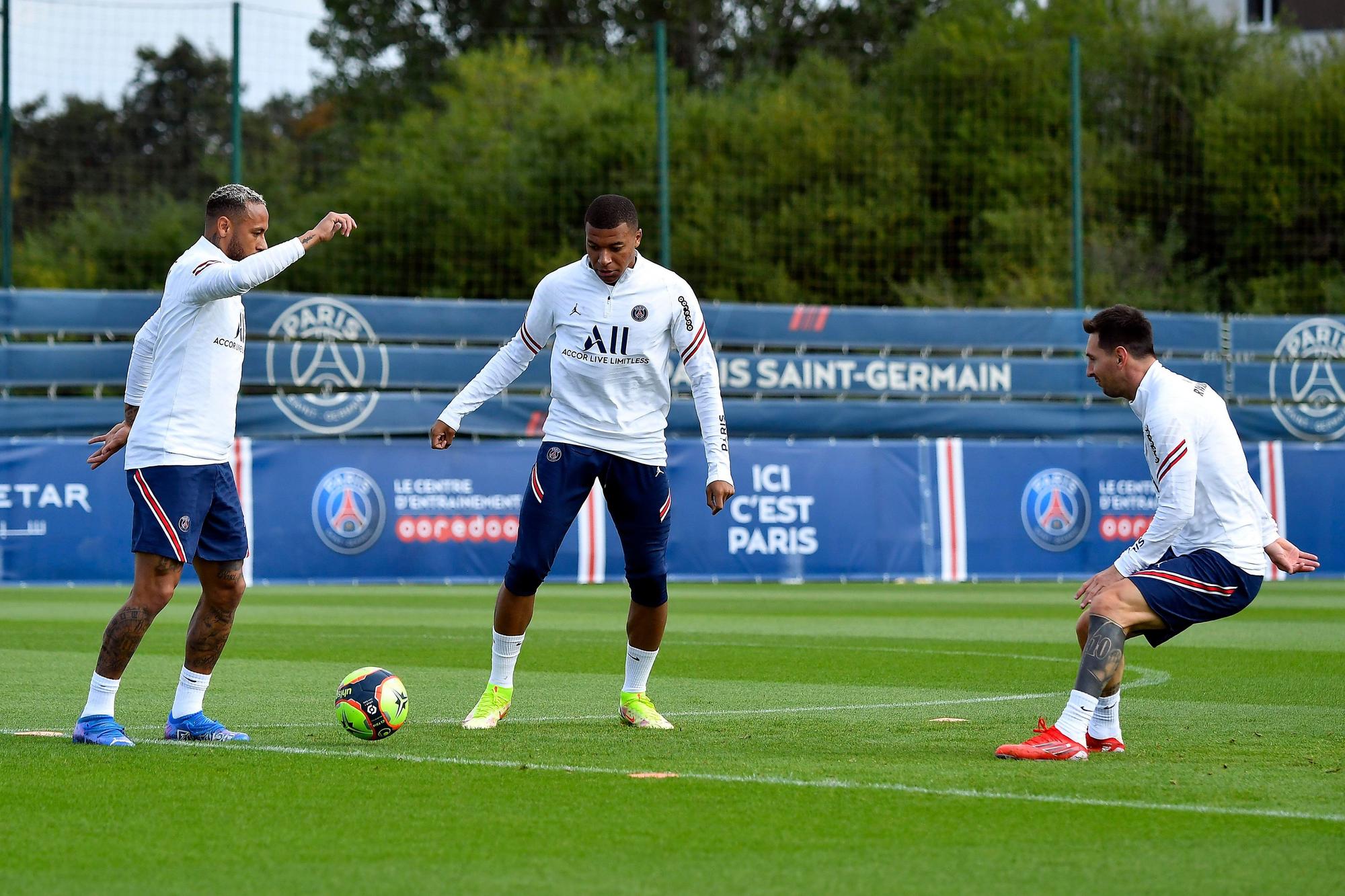 Neymar, Mbappé y Messi, en el entrenamiento del Paris SG previo al duelo con el Reims.