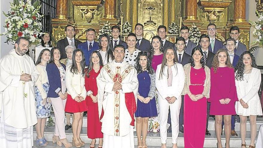 Celebran la Confirmación de varios alumnos en el Colegio de la Purísima