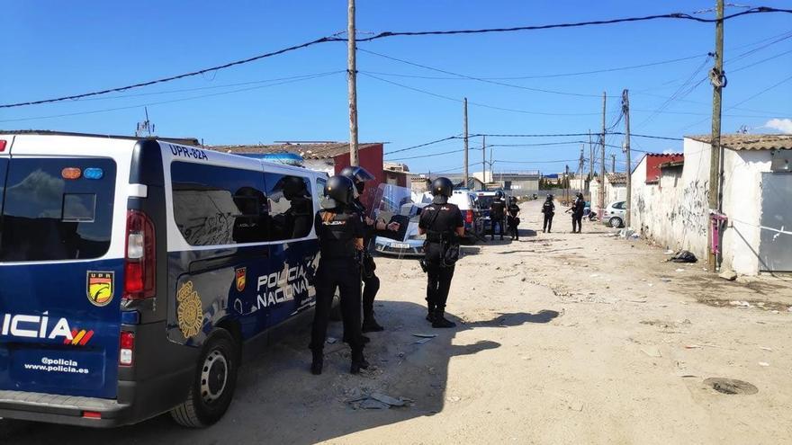 Detenido en el aeropuerto de Málaga por apuñalar a un hombre en el cuello con un machete en Son Banya