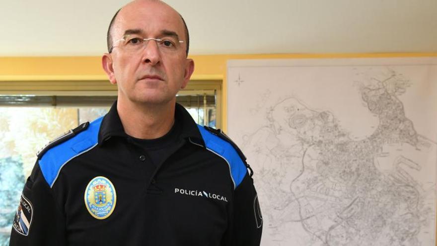 El inspector José Manuel Rico en su despacho de la comisaría de la Policía Local.