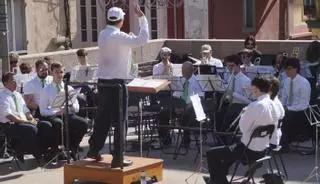 Deporte y música en la víspera del gran día del Cristo de Candás