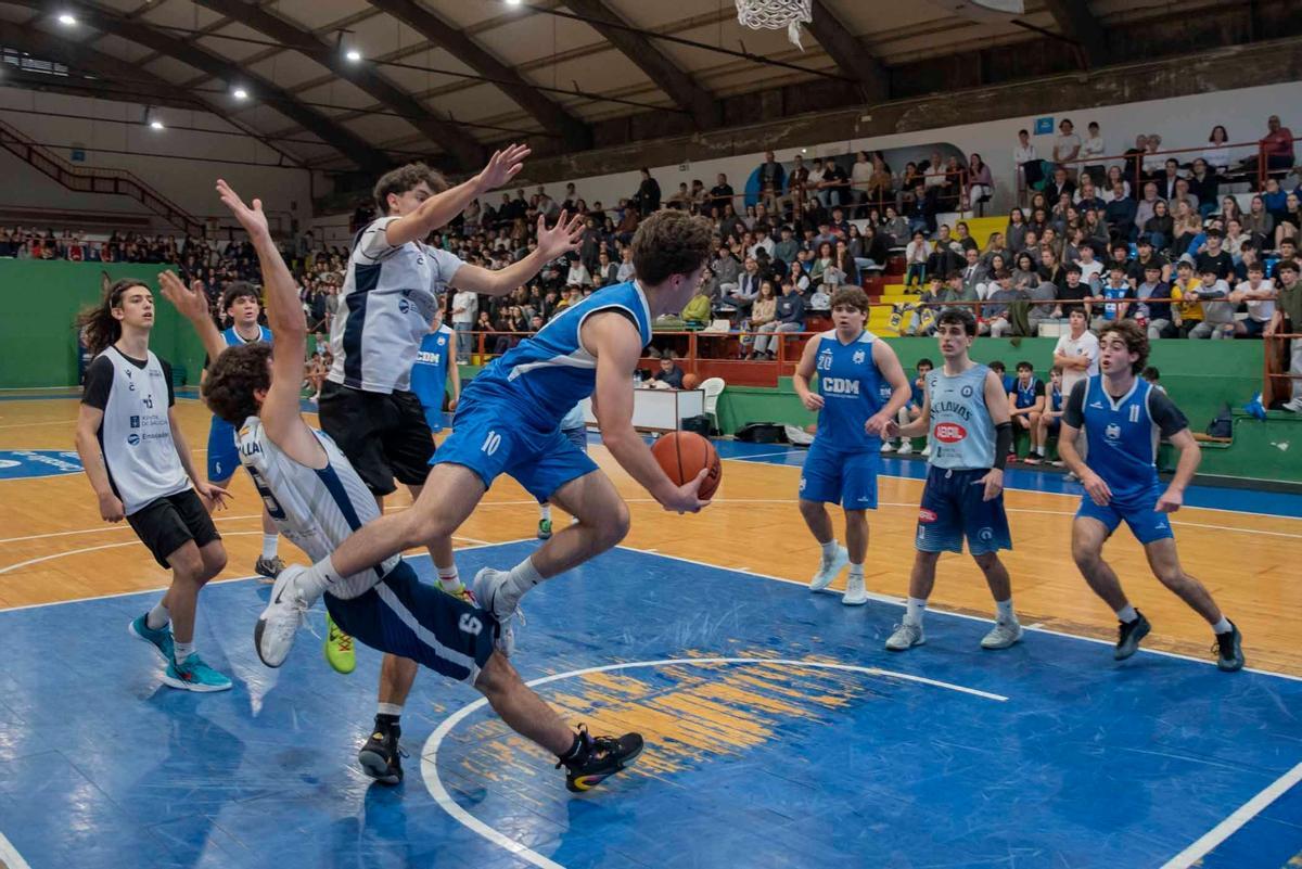 Lance de la final masculina entre Compañía de María y Esclavas.