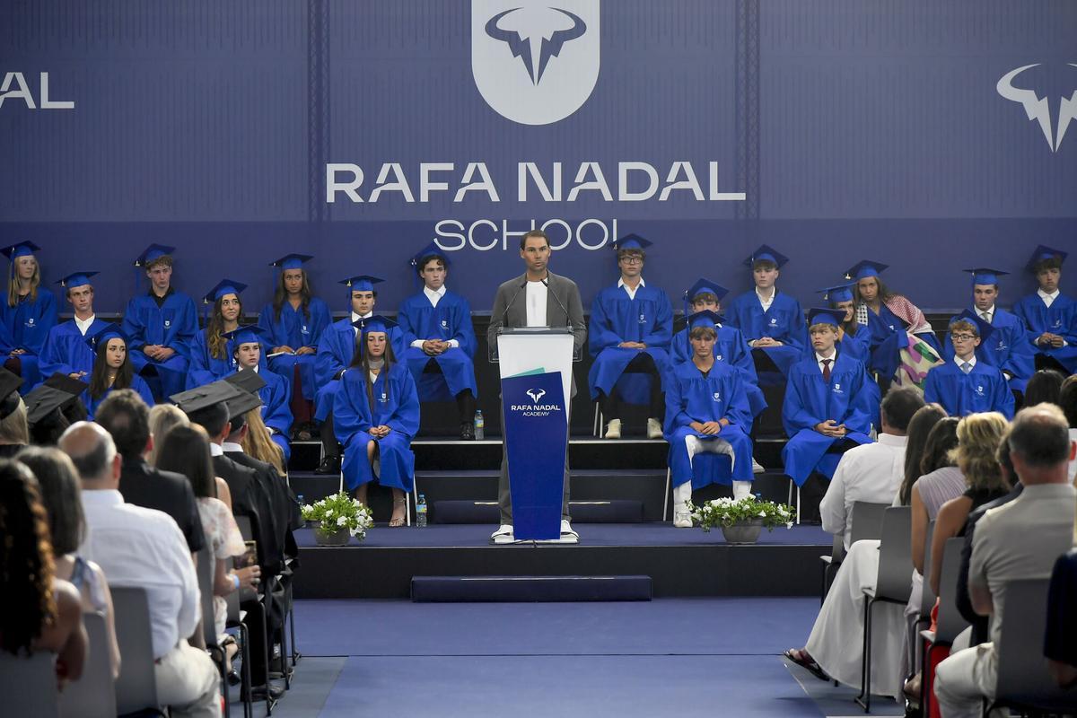 El acto de graduación de los estudiantes de la Rafa Nadal Academy, en imágenes