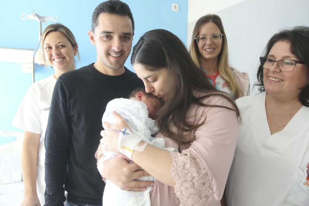 Hugo ha sido el primer bebé nacido en 2020 en el Hospital General de Alicante