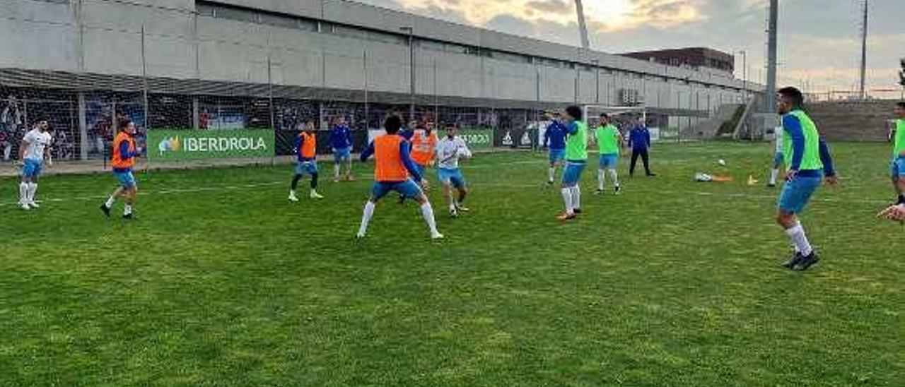 Los jugadores gallegos, ayer durante el entrenamiento. // FDV