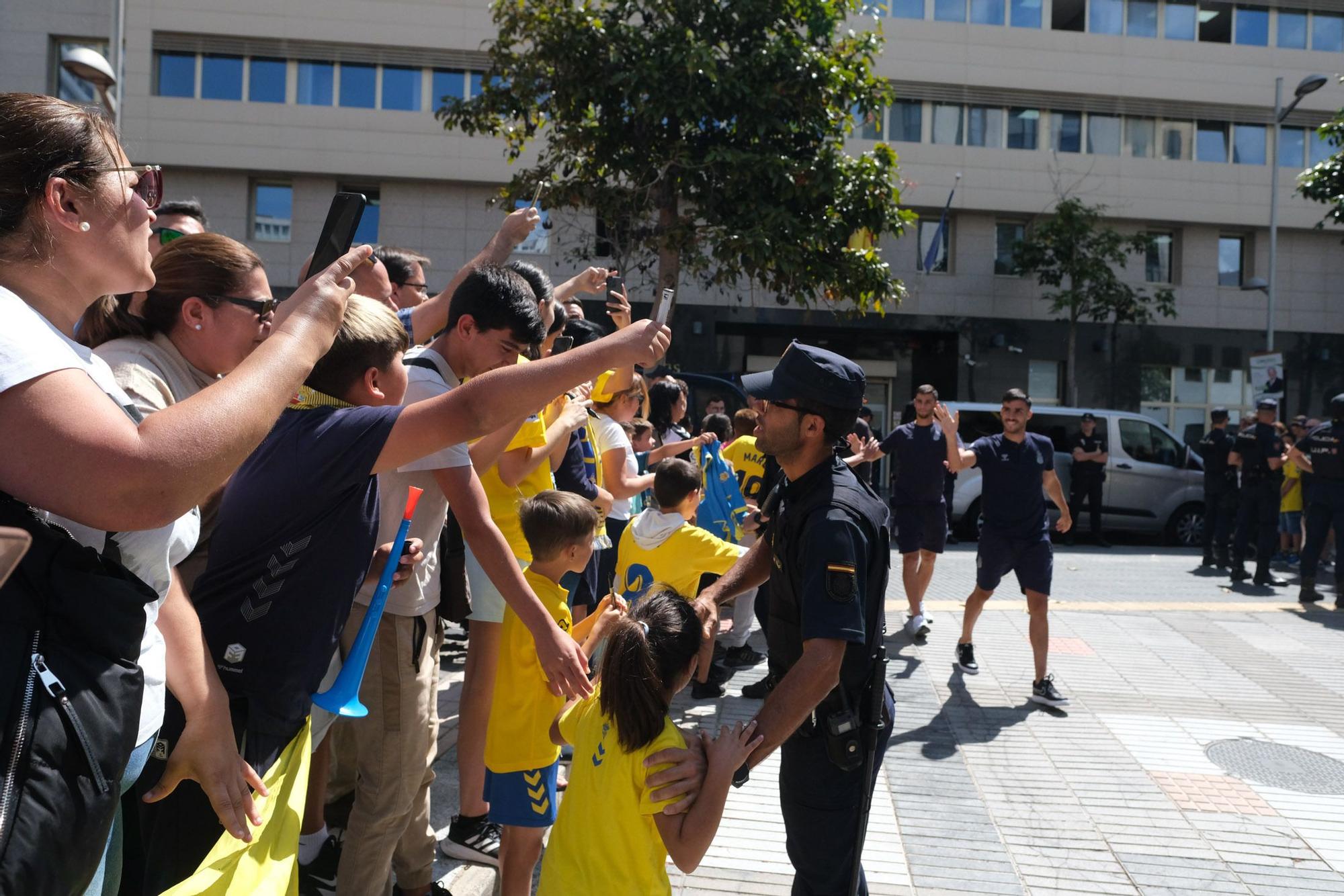 Gobierno de Canarias, Cabildo y Ayuntamiento agasajan a la UD Las Palmas