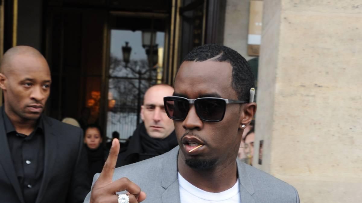 El  exasistente de Sean 'Diddy' Combs le acusa de lanzarle un cubo de hielo a la cabeza
