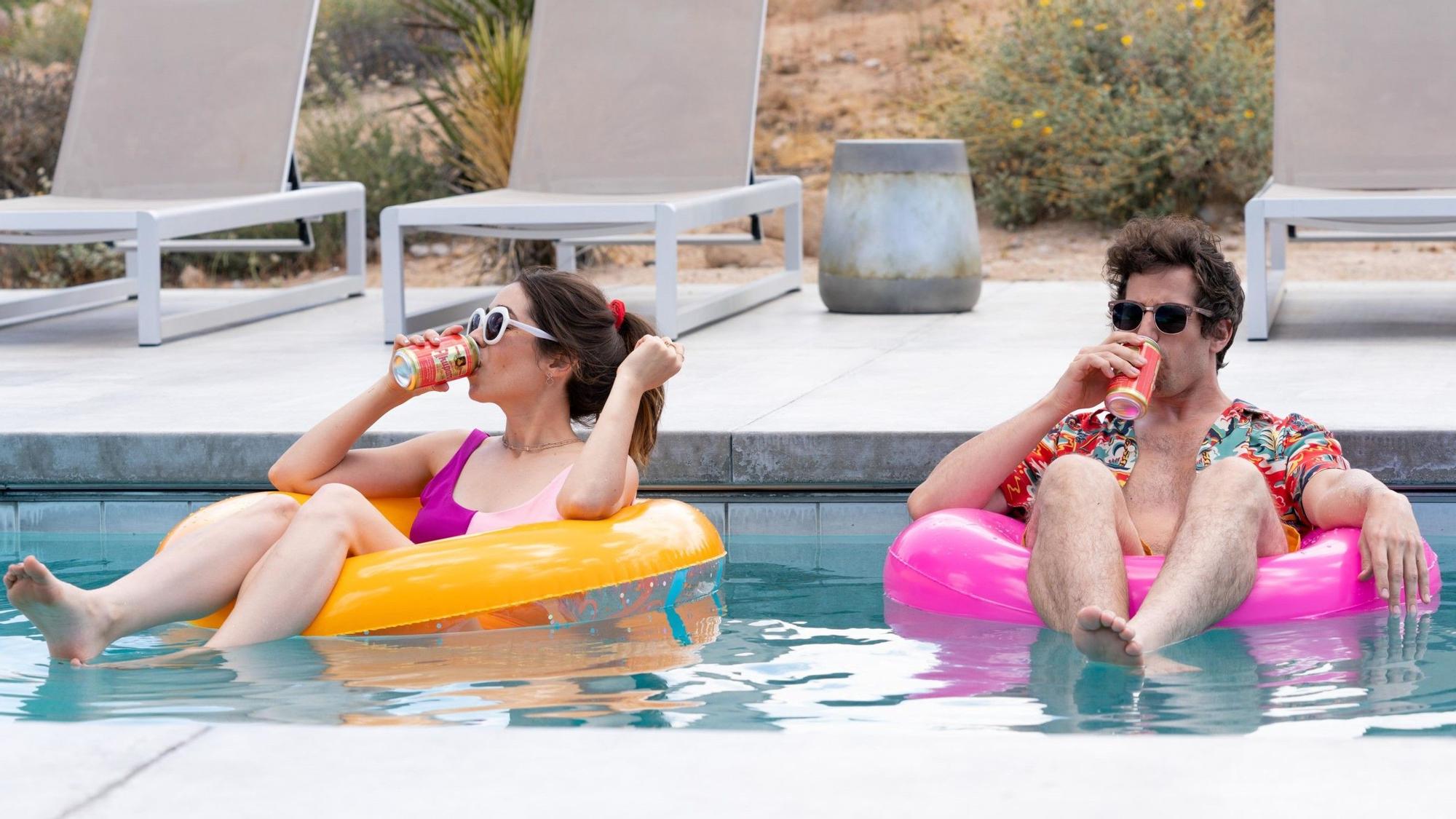 Fotograma de la película 'Palm Springs'.