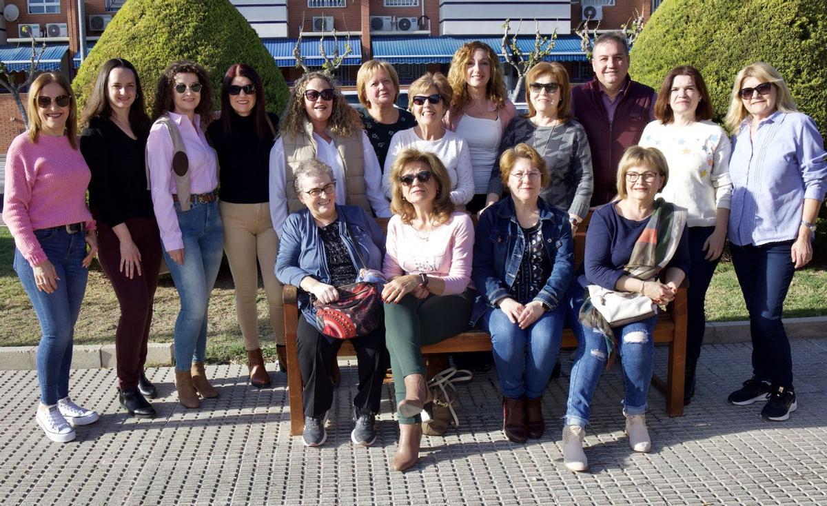 Asociadas del Centro de la Mujer de Casillas ayer con Ascensión Carreño, concejala de la Mujer, Políticas de Conciliación y Mayores del Ayuntamiento de Murcia. | JUAN CARLOS CAVAL