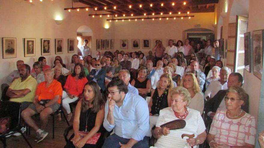 Tosa Merodio muestra en sus versos &quot;todos los rincones de Llanes&quot;