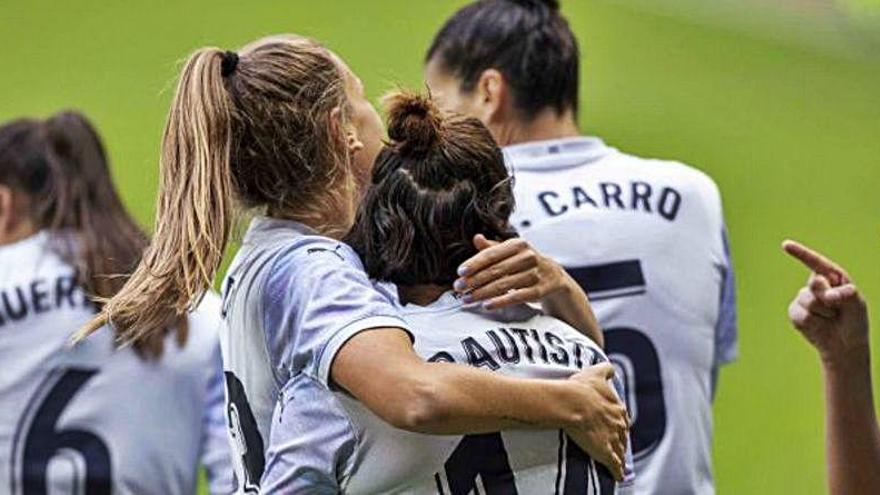 Carla Bautista marcó a los 17 segundos de partido y aumentó su cuenta hasta los tres goles.