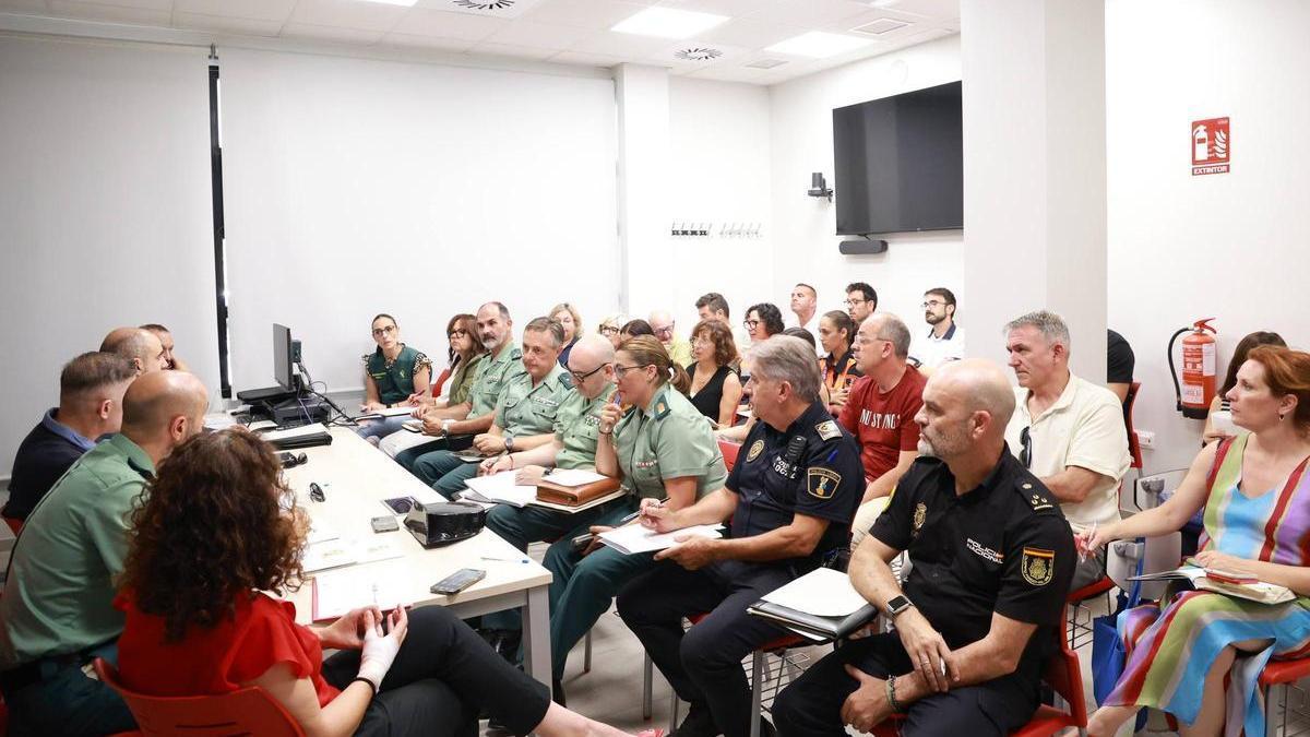 Asistentes a la Junta Local de Seguridad celebrada esta mañana en Cullera.