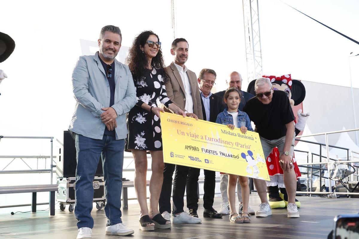 Los ganadores del sorteo de un viaje a Disneyland París.