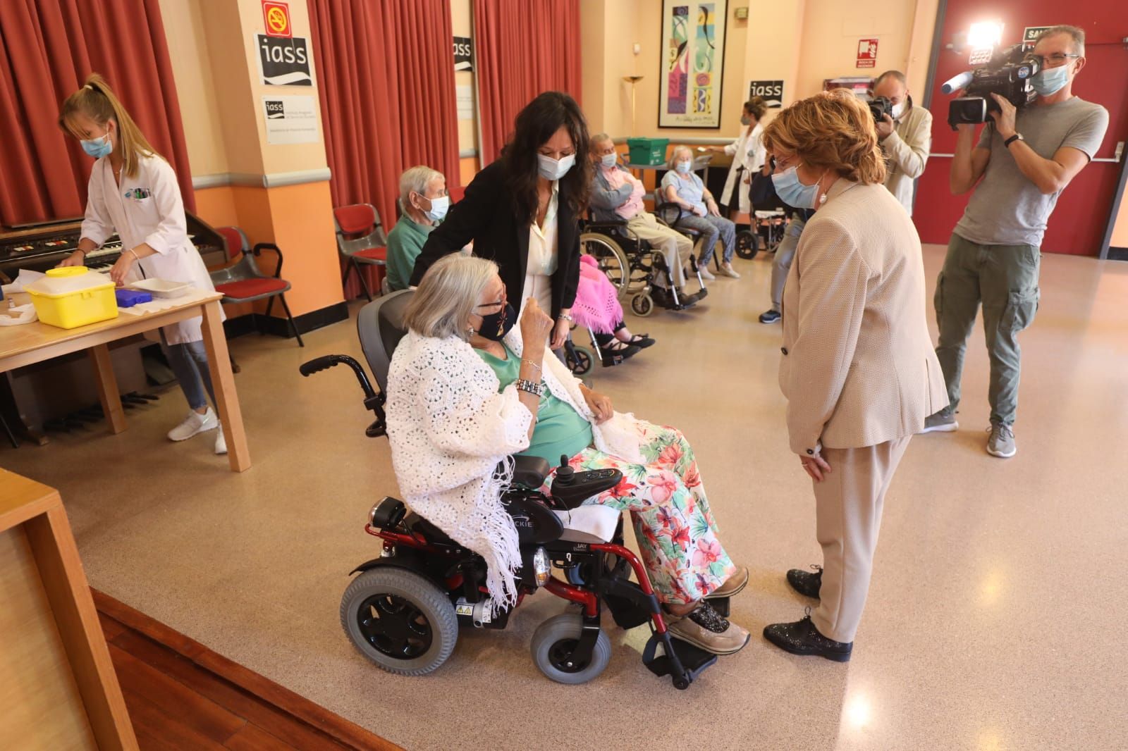 FOTOGALERÍA | Los mayores de la residencia Romareda reciben la tercera dosis de la vacuna