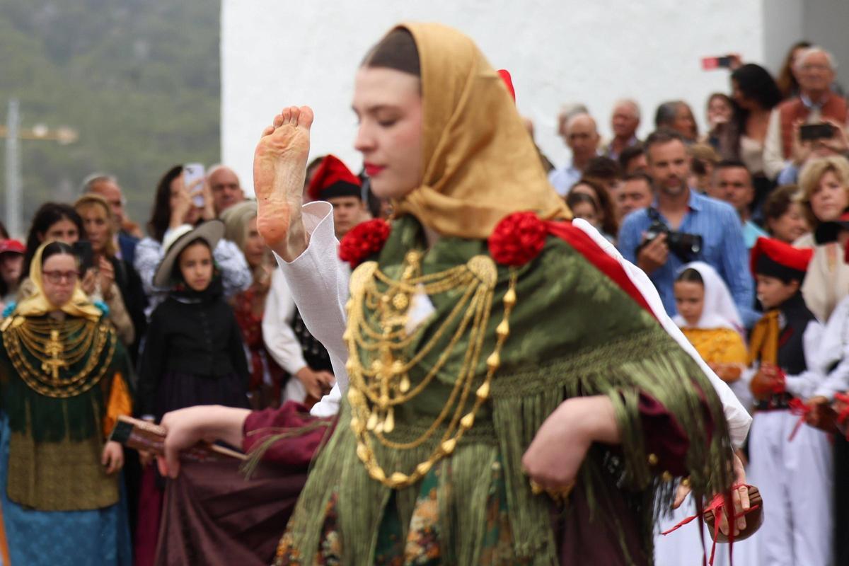 Santa Eulària en su domingo de Anar a Maig, en imágenes