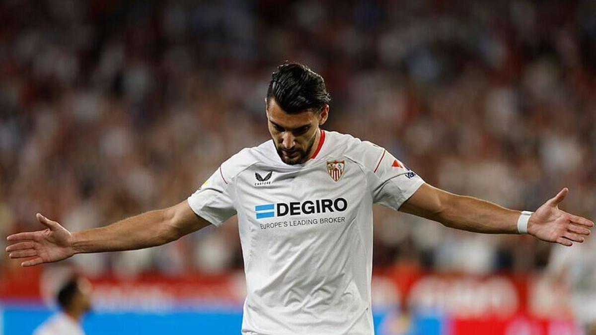 Rafa Mir seguirá vistiendo la camiseta del Sevilla FC