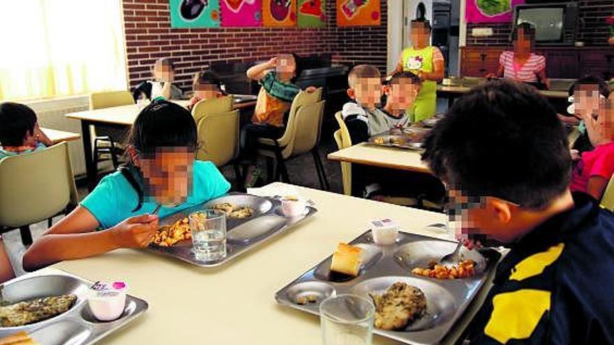 Los alumnos de La Villarina pueden comer y desayunar en el comedor del centro.