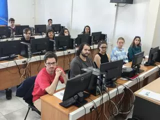 Boiro, Rianxo y A Pobra se alían para formar a 16 jóvenes en trabajos de jardinería... y riego