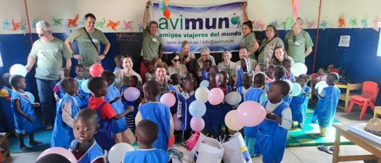 El grupo de Avimun en la escuela “Asturies x África” en Gambia. | Avimun