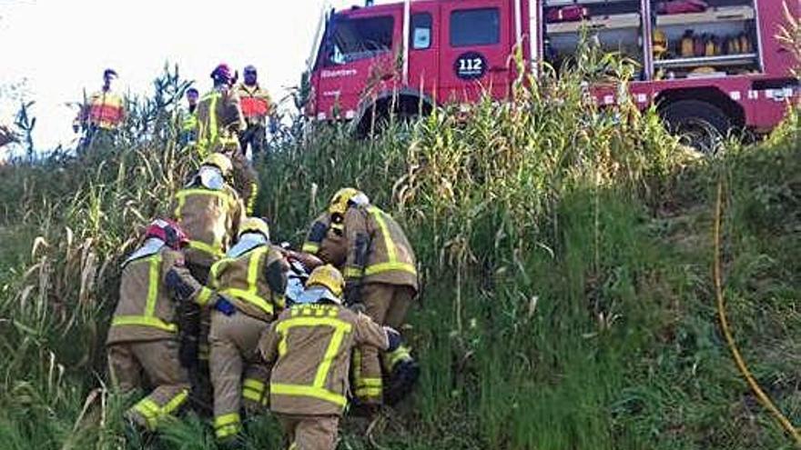 Cau per un desnivell i acaba ferit greu a la llera del riu Daró a la Bisbal