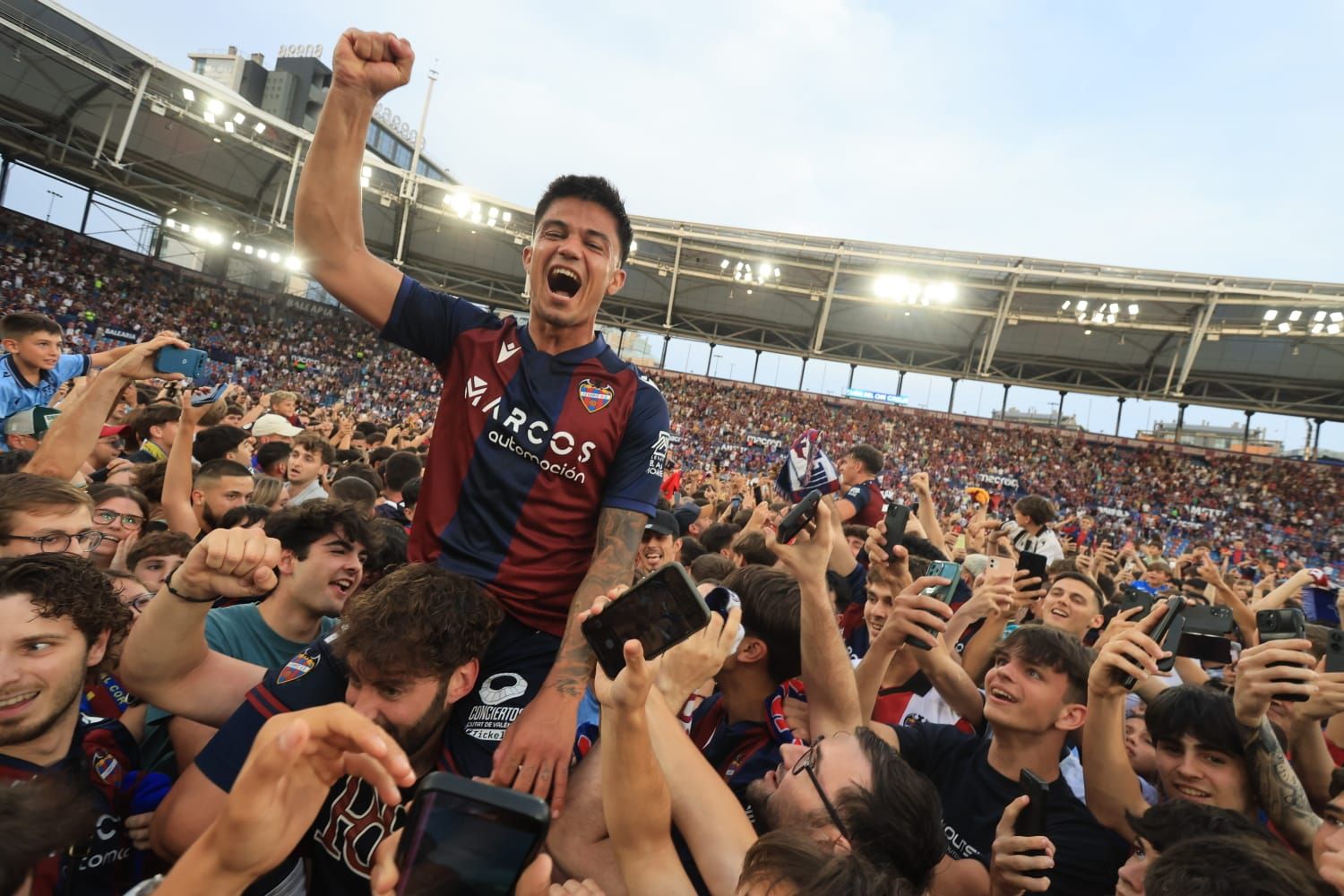 Fiesta en el Ciutat de Valencia: El Levante UD, campeón de Segunda División