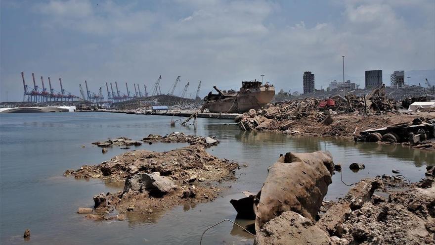 Gran incendio entre las ruinas del puerto de Beirut