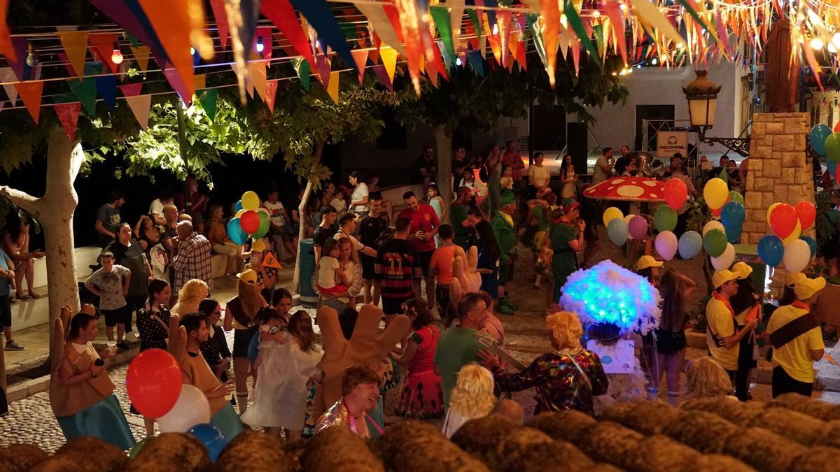 La noche del 16 de agsosto se llenará de color con la esperada fiesta de disfraces