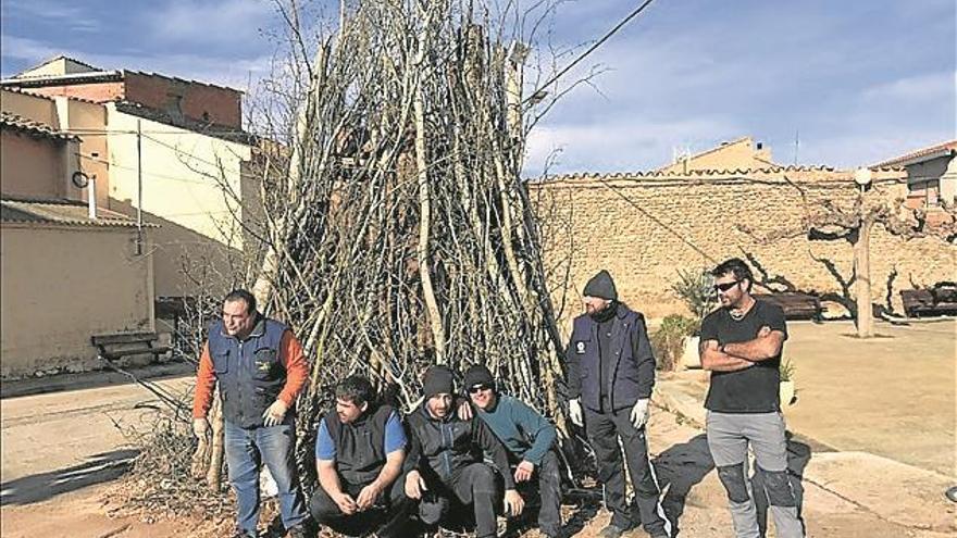 La localidad enciende una gran hoguera por Santa Águeda
