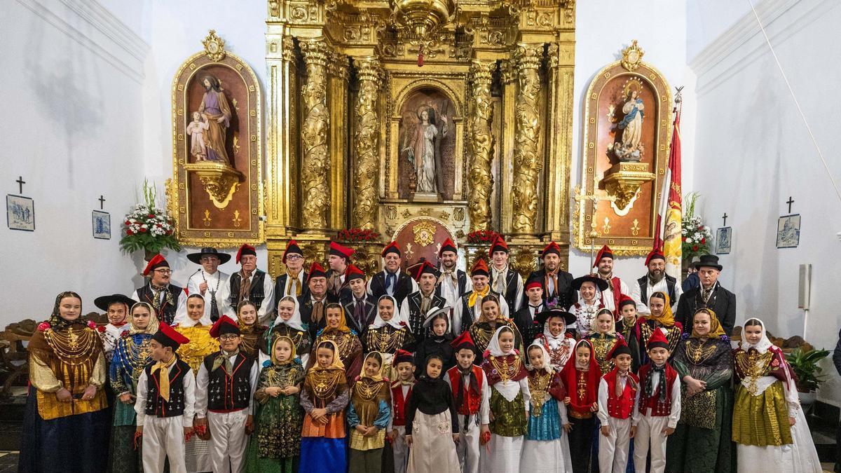 La colla Es Broll en la Iglesia de Puig de Missa.