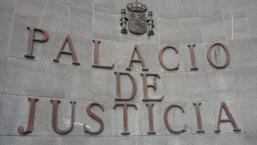 Exterior del Palacio de Justicia de Santa Cruz de Tenerife.