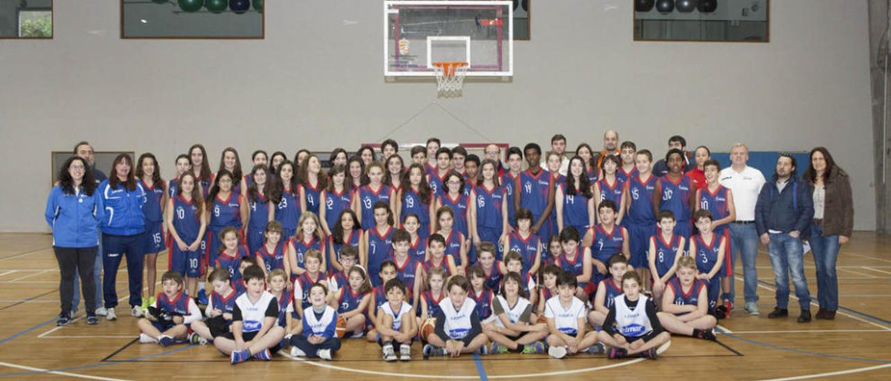 Los integrantes del Club Baloncesto Baiona. FdV