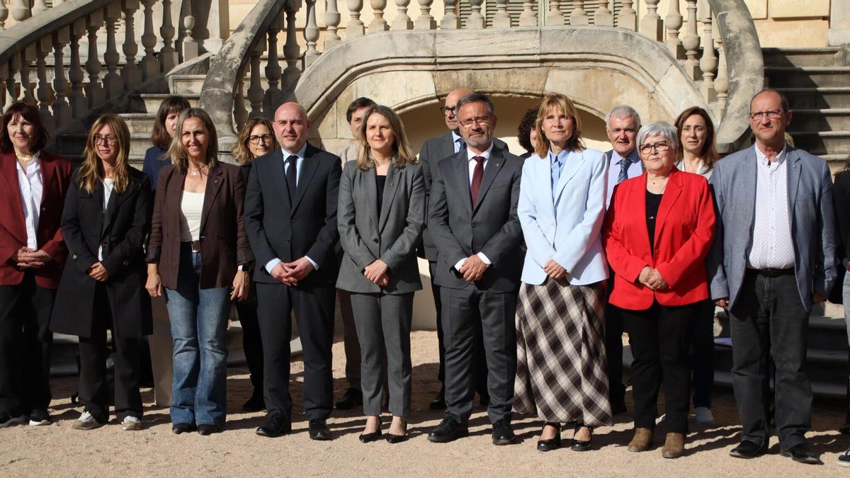 Los representantes institucionales tras reunirse en el Palau Robert, este lunes