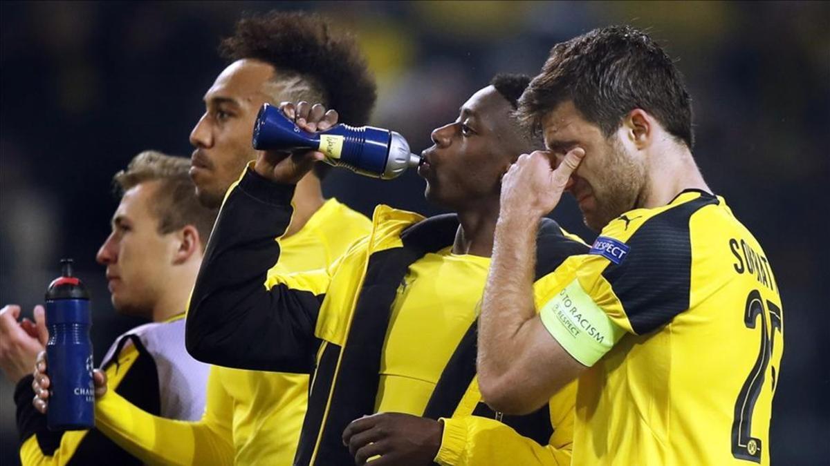 Los jugadores del Dortmund jugaron afectados por el incidente de ayer