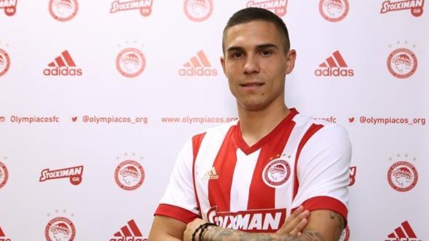 Uros Djurdjevic en su presentación como jugador de Olympiacos.