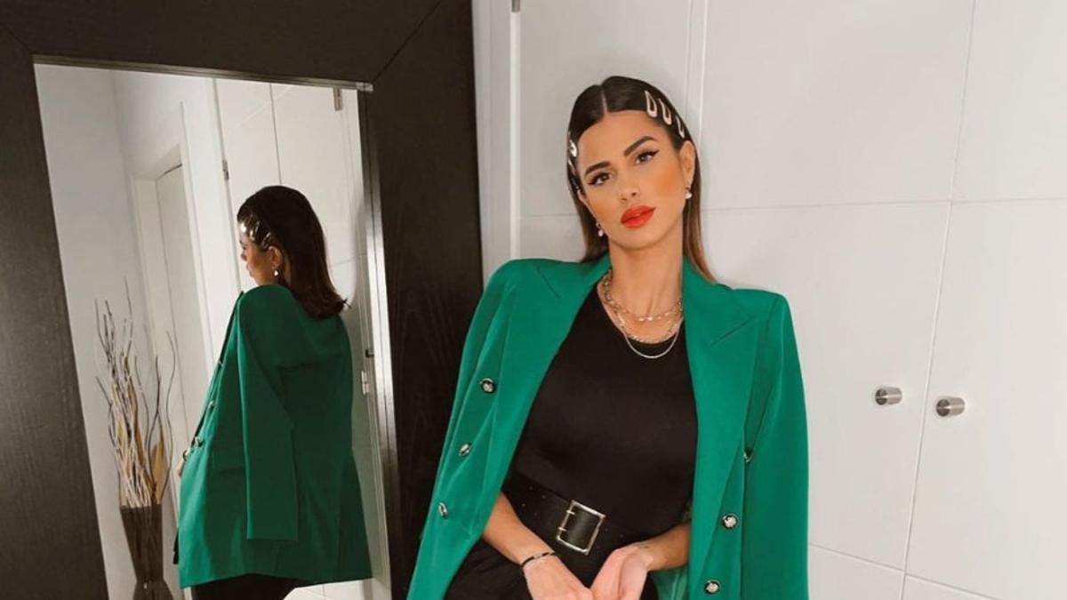 La blazer que nunca pasa de moda es de pata de gallo, está en Zara y la tiene Marina Ruiz