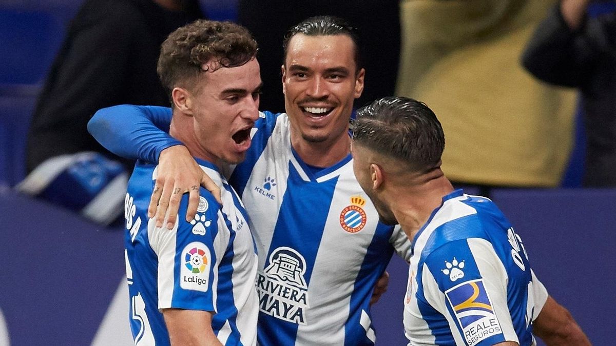 Raúl de Tomás celebra su gol ante el Cádiz.