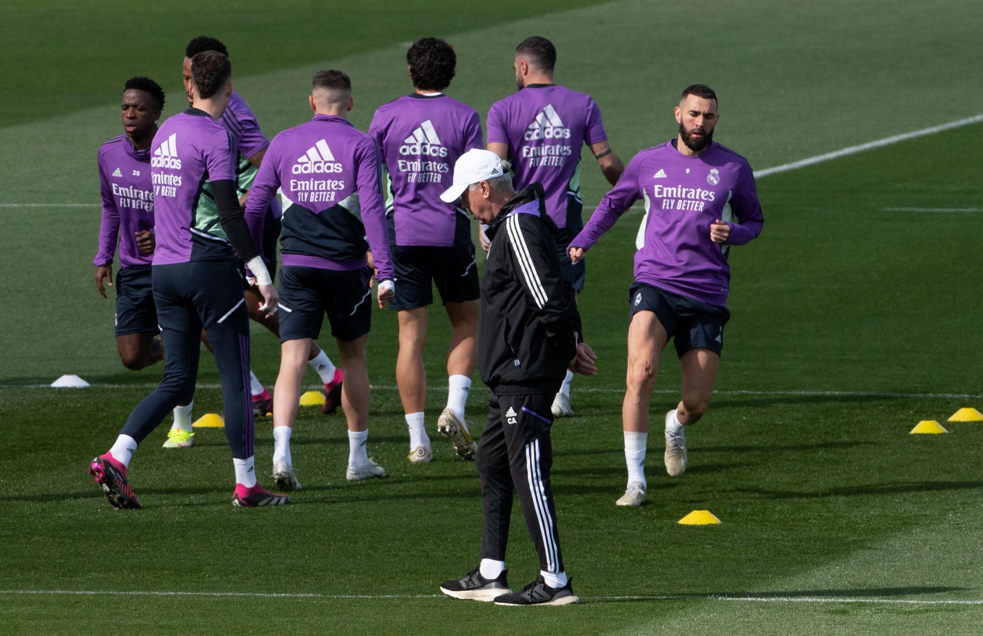 Carlo Ancelotti, entrenador del Real Madrid, durante el último entrenamiento previo al 'clásico'.