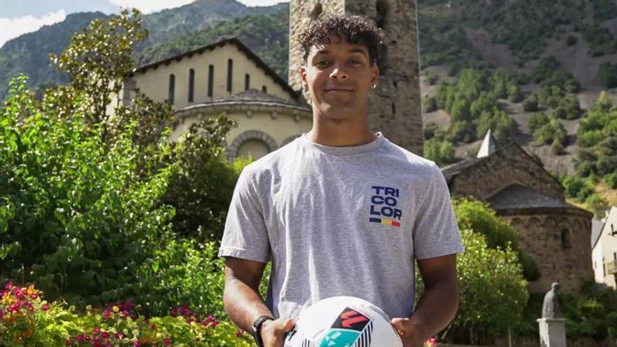 Compás de espera por Jastin García y la última hora de la 'operación salida': así está el mercado de fichajes del Sporting
