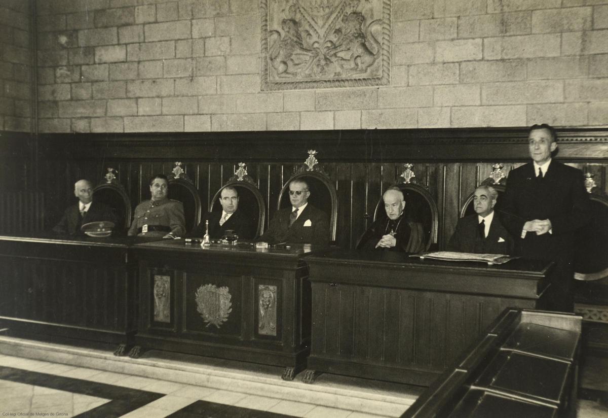 Reunió de l’assemblea del Col·legi de Metges de Girona, amb el Dr. Sambola com a president, el 1954.