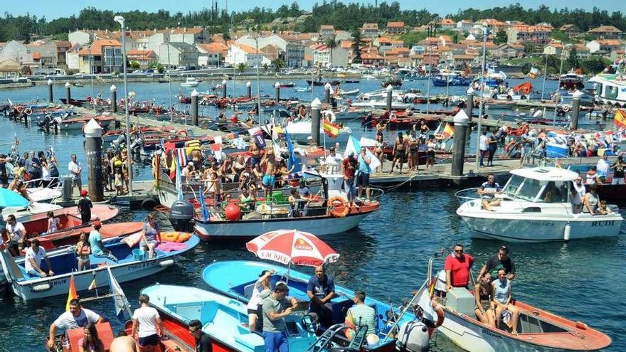 Pantalán de la tercera lista en el muelle de O Xufre, en A Illa de Arousa. // Iñaki Abella