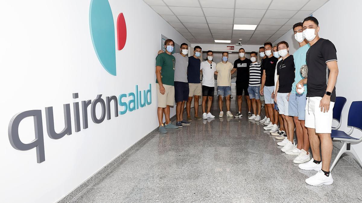 Jugadores del Palma Futsal, antes de realizarse las pruebas médicas