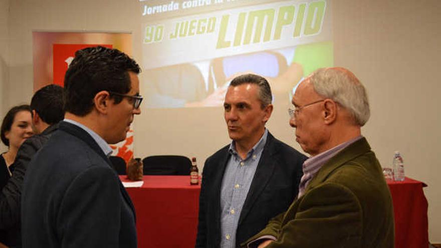 Pablo Rodríguez, José Mª García Encinar y Antonio Suárez, ayer, en Telde.