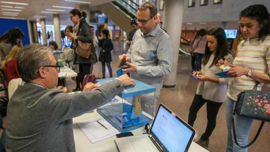 Votación en la UMH