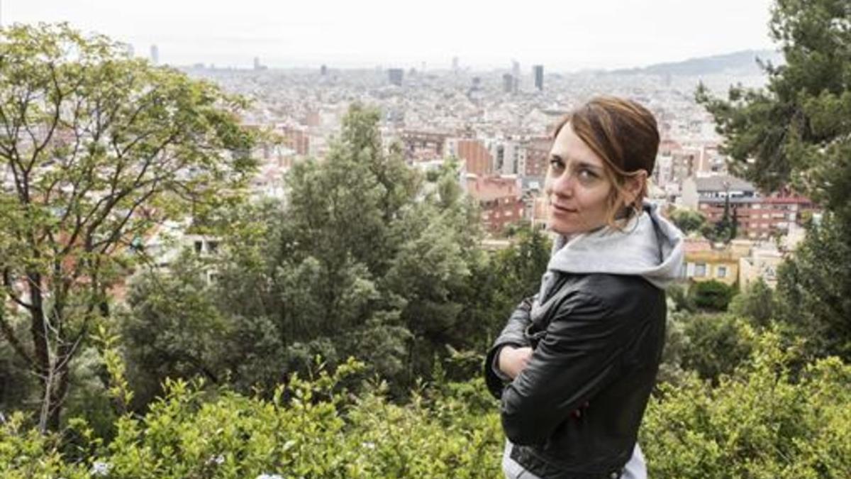 Anna Alarcón, en el parque del Turó del Putxet, un oasis de naturaleza y tranquilidad que tiene cerca de casa.