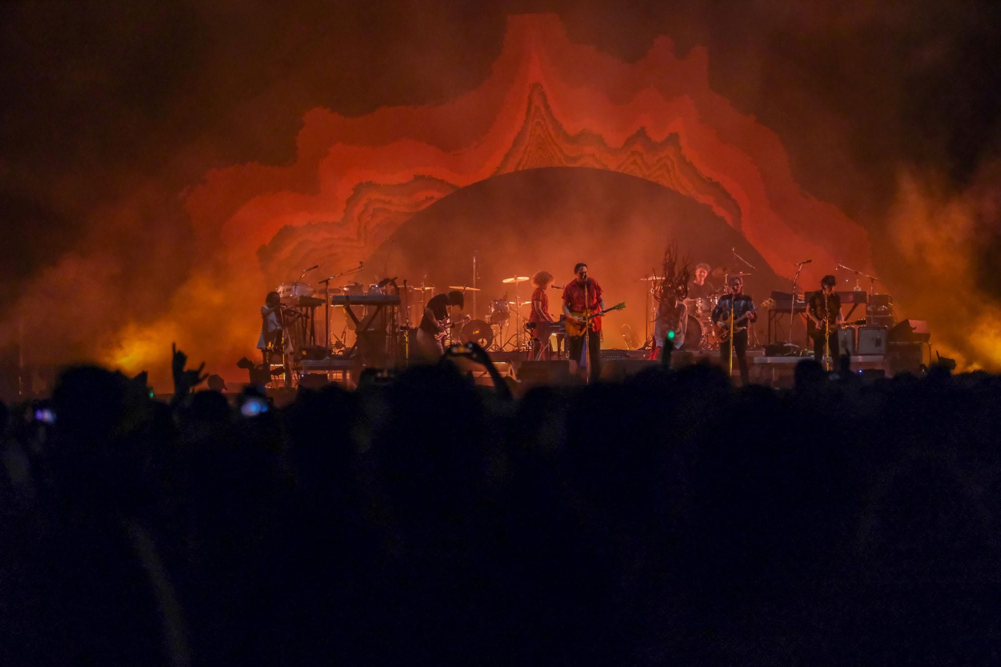 Primer día de conciertos en el Festival Cala Mijas 2023: Arcade Fire