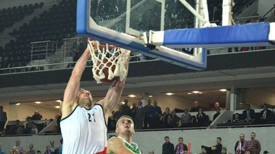 Golubovic ya es jugador del Unicaja